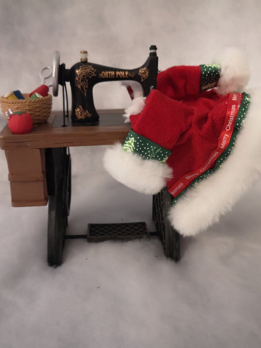 North Pole Santa's Workshop Miniature Sewing Machine Approx. 7.5" x 2.75"